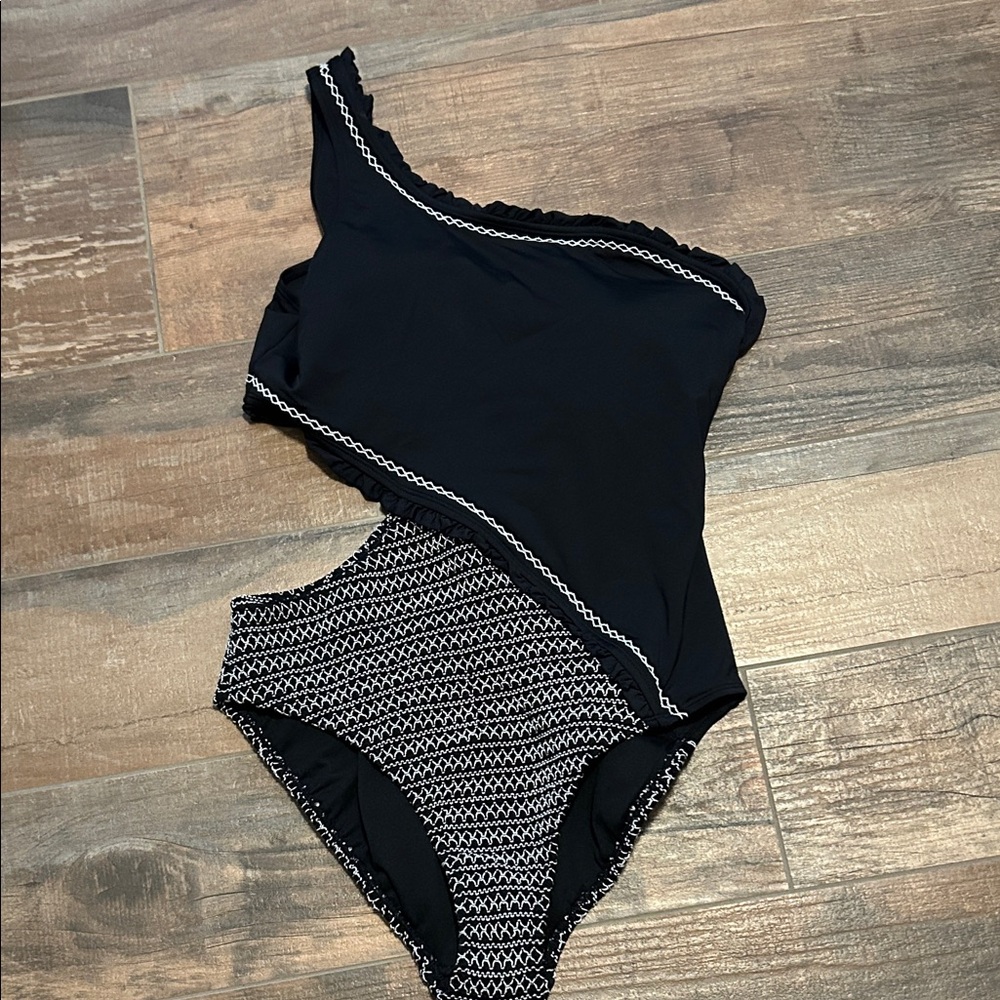 Ambrielle Elegant Black Garment